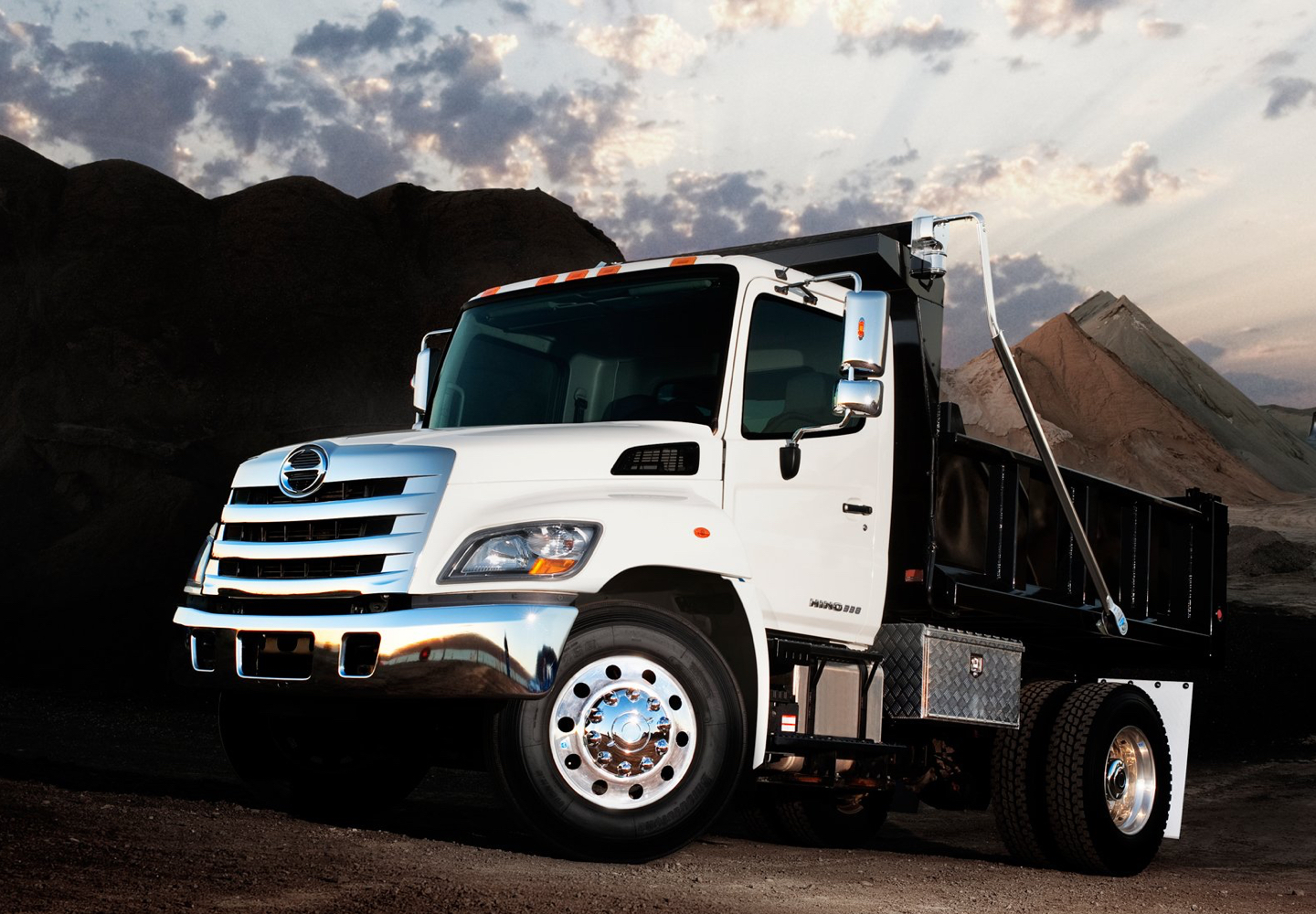 Hino 300 Series | Euro 6-compliant Light-duty Trucks